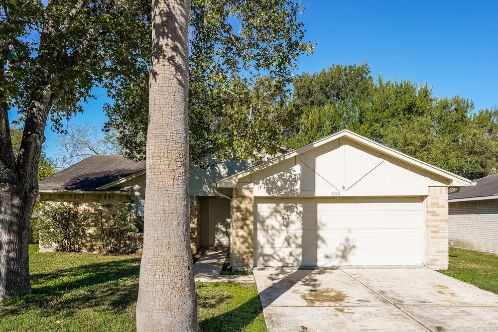 10118 Hollow Canyon Dr in Sugar Land, TX - Foto de edificio