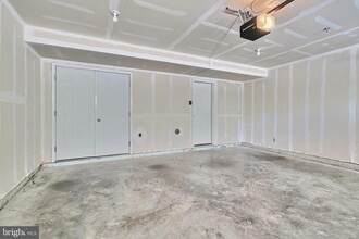 8016 Blue Stream Dr in Elkridge, MD - Building Photo - Building Photo