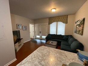 185 East E Street in Jacksonville, OR - Building Photo - Building Photo