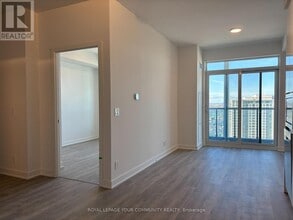 30 Upper Mall Wy in Vaughan, ON - Building Photo - Building Photo