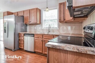 6015 Trailshead Dr in Greensboro, NC - Building Photo - Building Photo