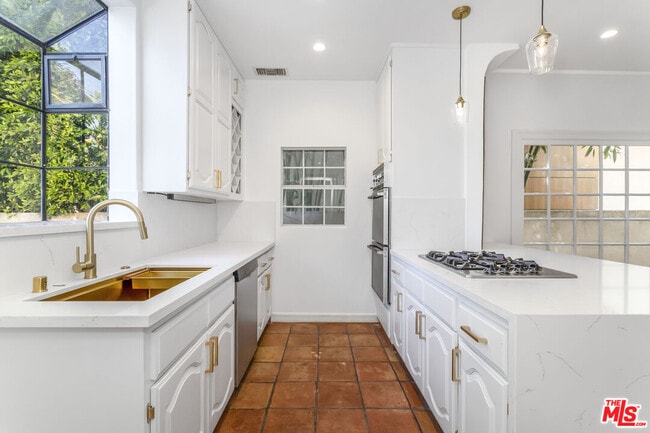 8818 Rangely Ave in Los Angeles, CA - Building Photo - Building Photo