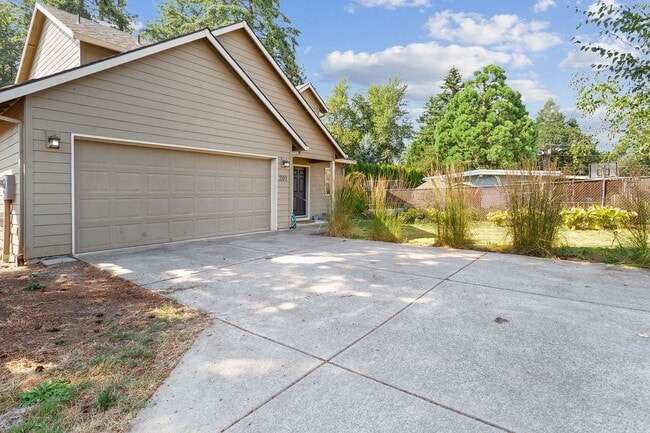 property at 201 W 9th St