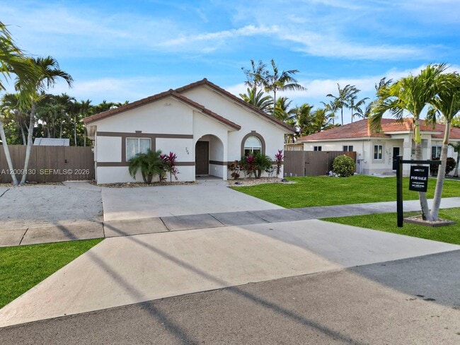 property at 704 SE 14th Pl
