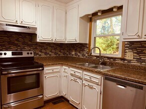 1080 Lois Ln in Athens, GA - Building Photo - Building Photo