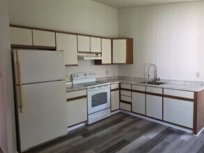 13 Honeysuckle Ln in Newark, DE - Building Photo - Building Photo