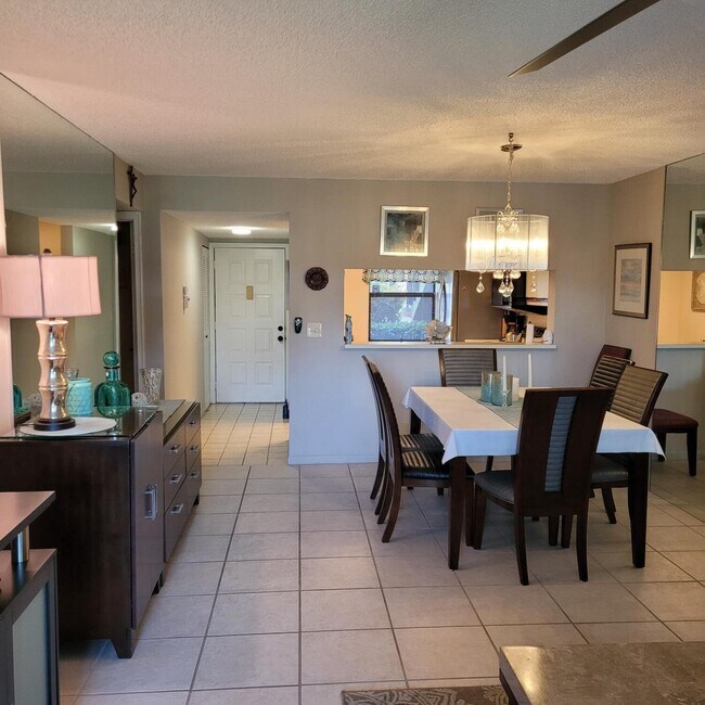 4626 Lucerne Lakes Blvd E in Greenacres, FL - Building Photo - Building Photo