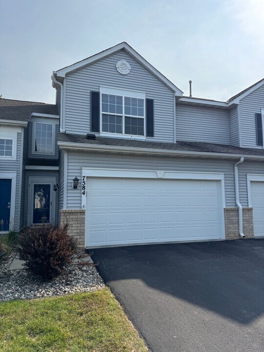 7584 Derby Ln in Shakopee, MN - Building Photo