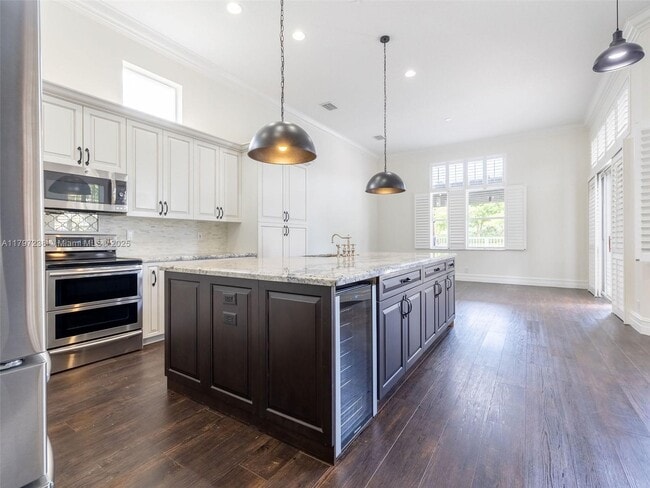 2414 Deer Creek Rd in Weston, FL - Building Photo - Building Photo