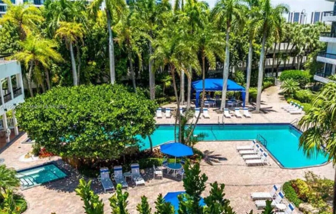 3600 Mystic Pointe Dr in Aventura, FL - Foto de edificio