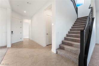 5022 Slatestone St in Las Vegas, NV - Foto de edificio - Building Photo