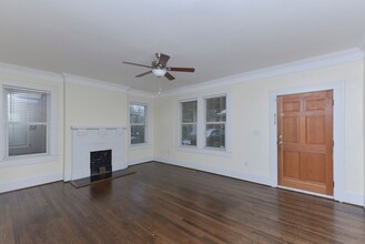 2204 College St in Columbia, SC - Foto de edificio - Building Photo