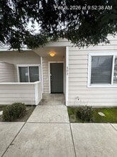 403 N Park St in Visalia, CA - Building Photo - Building Photo