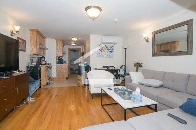 10 S Russell St in Boston, MA - Building Photo - Building Photo