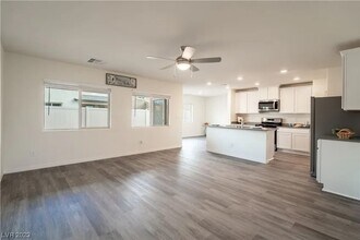 1632 Oro Grande Dr in North Las Vegas, NV - Building Photo - Building Photo