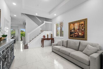 350 Pioneer Way in Royal Palm Beach, FL - Building Photo - Building Photo