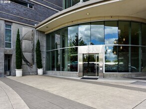 1255 NW 9th Ave, Unit 515 in Portland, OR - Building Photo - Building Photo