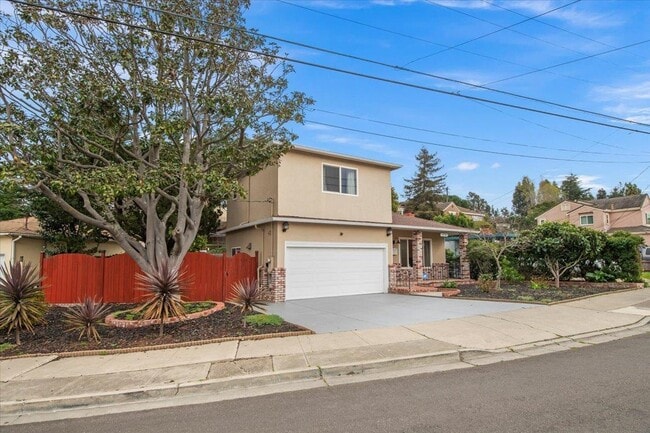 18500 Crest Ave in Castro Valley, CA - Building Photo - Building Photo