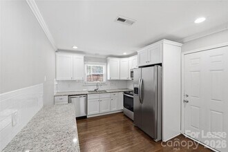 2521 Dora Dr in Charlotte, NC - Foto de edificio - Building Photo