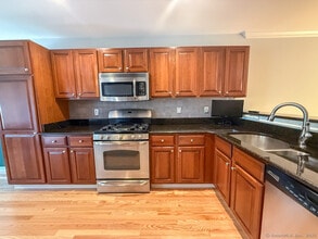 1901 Pinnacle Way in Danbury, CT - Building Photo - Building Photo
