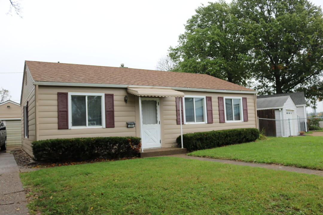 4001 12th Ave in Moline, IL - Building Photo