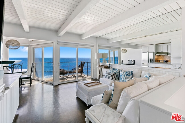 11856 S Beach Club Way in Malibu, CA - Building Photo - Building Photo