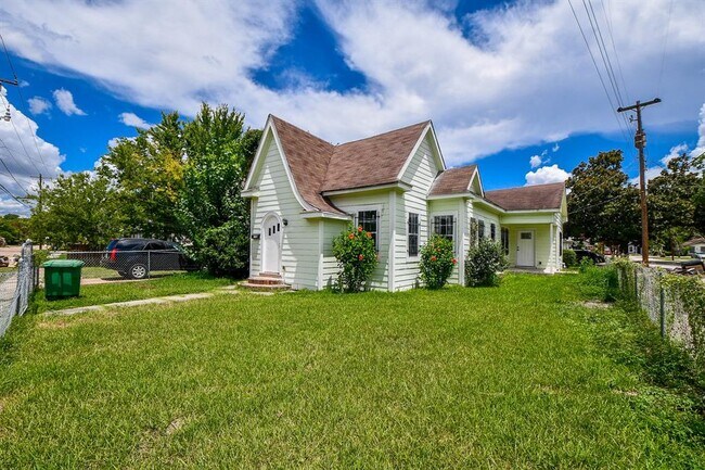 3319 Holman St photo'