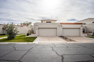 7633 E Sandalwood Dr in Scottsdale, AZ - Building Photo