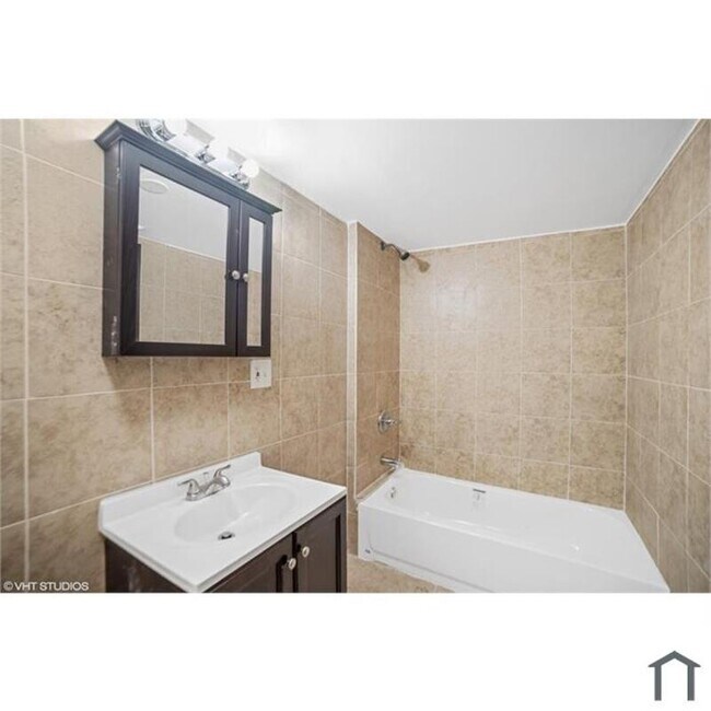 8209 S Marshfield Ave in Chicago, IL - Building Photo - Building Photo