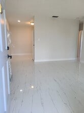 8925 SW 40th Ter, Unit 8925 in Miami, FL - Building Photo - Building Photo