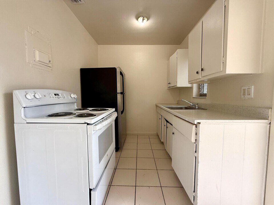 5507 Pinewood Ave in West Palm Beach, FL - Building Photo