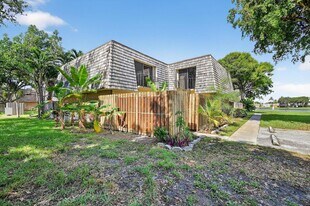 267 Arabian Rd in Palm Springs, FL - Building Photo