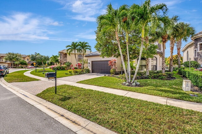 3553 Collonade Dr in Wellington, FL - Building Photo - Building Photo