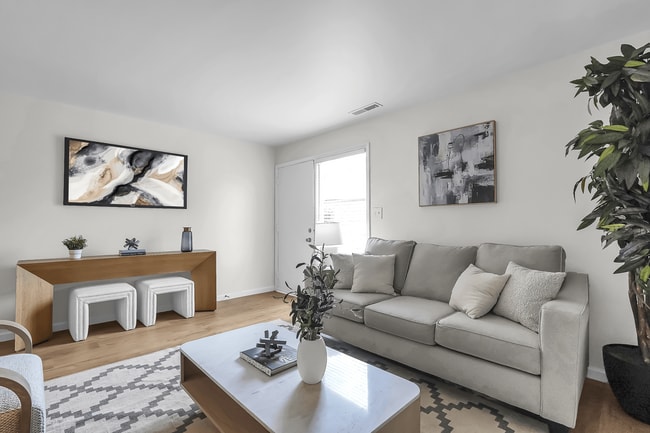 1289 RENTAL CONDO COMMUNITY in Columbus, OH - Foto de edificio - Building Photo