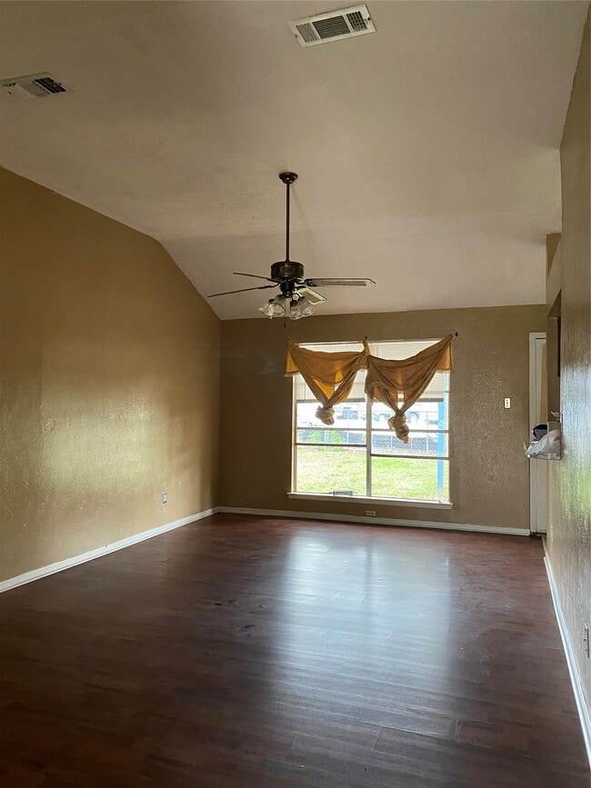 5122 Kent Dr in Pasadena, TX - Foto de edificio - Building Photo