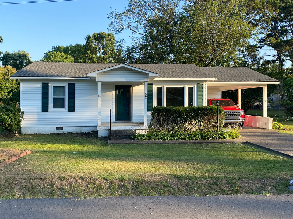 52 Page St in Woodville, AL - Building Photo