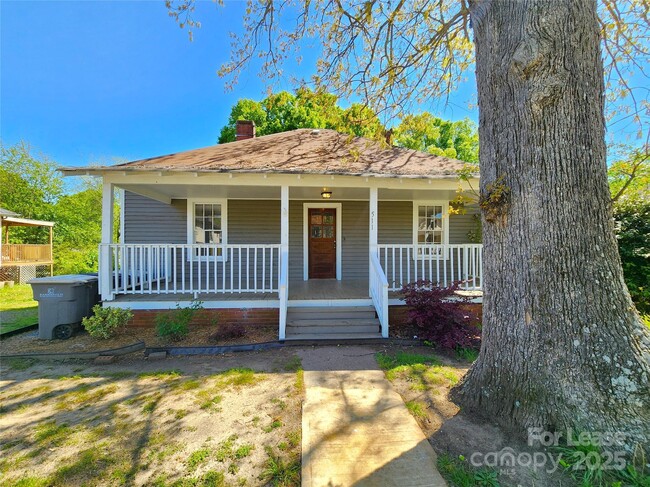 property at 511 W 7th St