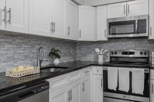 Oak Knoll in Norwalk, CT - Building Photo