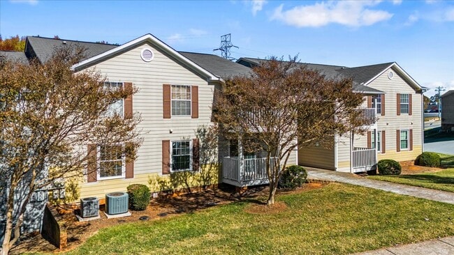 5521 Hornaday Rd in Greensboro, NC - Building Photo - Building Photo