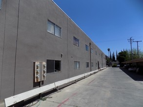 South Central Apartments in Visalia, CA - Building Photo - Building Photo