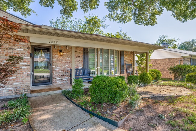 7842 El Pensador Dr in Dallas, TX - Building Photo - Building Photo