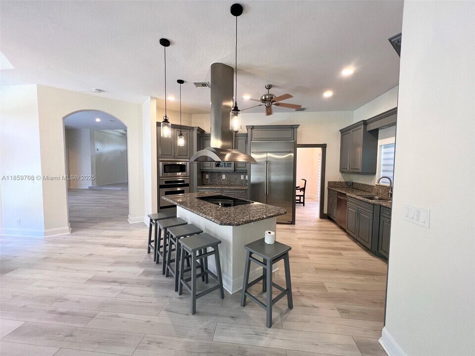 8160 NW 47th Dr in Coral Springs, FL - Building Photo