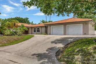 9980 SW 83rd Ave in Miami, FL - Building Photo - Building Photo