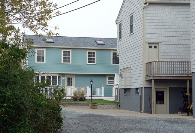 16 Harry Kemp Way in Provincetown, MA - Building Photo - Building Photo