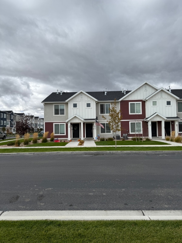 property at 28 N Monitor Row