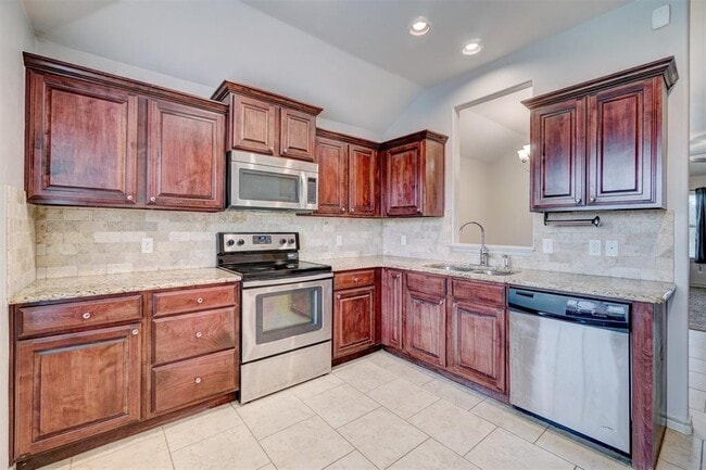 8033 Waters Edge Way in Del City, OK - Building Photo - Building Photo