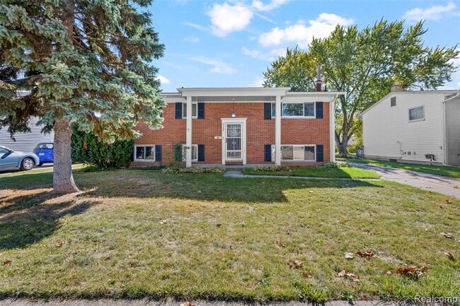 2268 Serra Dr in Sterling Heights, MI - Building Photo - Building Photo