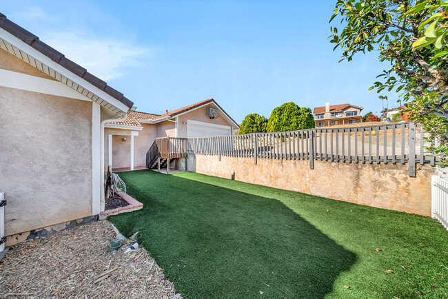 1414 Archwood Pl in Escondido, CA - Foto de edificio - Building Photo