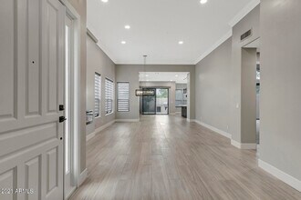 7525 E Gainey Ranch Rd in Scottsdale, AZ - Building Photo - Building Photo