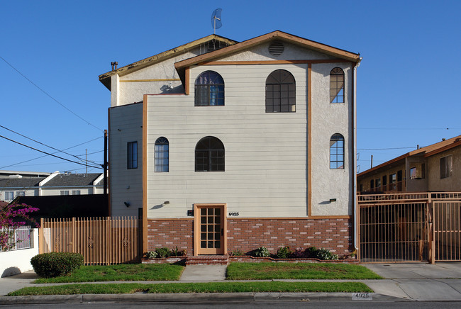 4925 W 117th St in Hawthorne, CA - Foto de edificio - Building Photo